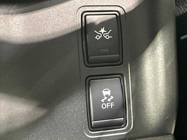 �y�G�}�[�W�F���V�[�u���[�L�z���s���ɑO���̎ԗ�����F�����A�Փ˂������Ȏ��͌x��ƃu���[�L�ŏՓˉ���Ɣ�Q�y�����A�V�X�g�B�����S�Ƀh���C�u�����y���݂��������܂��B