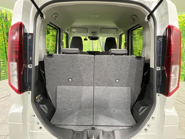 ���i�̂���������ʋ΁A���}���ɏ\���ȉ׎��X�y�[�X���m�ۂ��Ă���܂��B�Z�J���h�V�[�g��|���ƁA�傫�ȉו��̐ύڂ��\�ł���