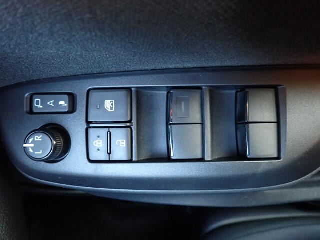 �d���i�[���h�A�~���[�E�p���[�E�B���h�E�������Ă��܂��B