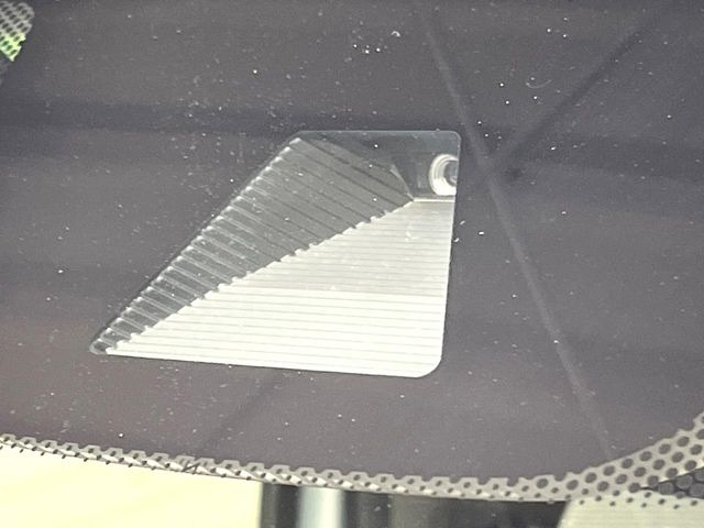 �y�z���_�Z���V���O�z���s���ɑO���̎ԗ�����F�����A�Փ˂������Ȏ��͌x��ƃu���[�L�ŏՓˉ���Ɣ�Q�y�����A�V�X�g�B�����S�Ƀh���C�u�����y���݂��������܂��B