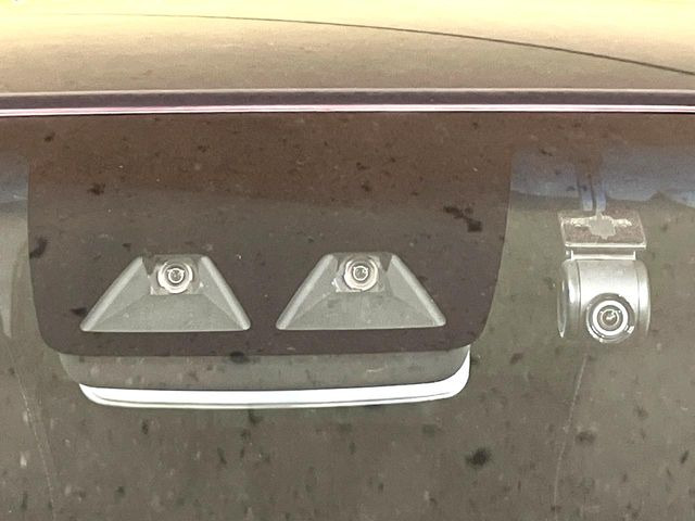 �y�X�}�[�g�A�V�X�g�z���s���ɑO���̎ԗ�����F�����A�Փ˂������Ȏ��͌x��ƃu���[�L�ŏՓˉ���Ɣ�Q�y�����A�V�X�g�B�����S�Ƀh���C�u�����y���݂��������܂��B