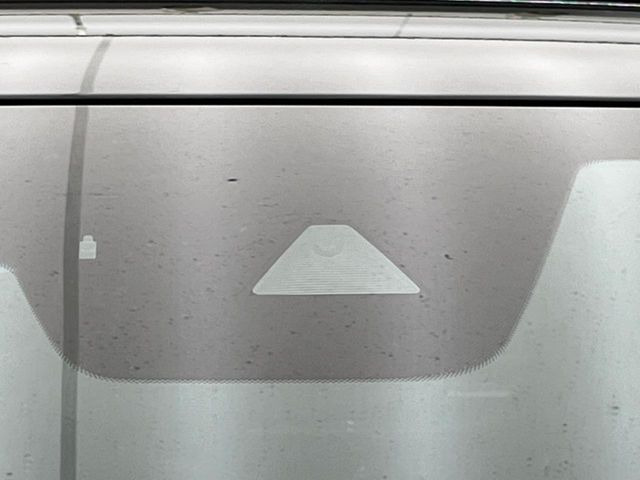 �y�X�}�[�g�u���[�L�T�|�[�g�z���s���ɑO���̎ԗ�����F�����A�Փ˂������Ȏ��͌x��ƃu���[�L�ŏՓˉ���Ɣ�Q�y�����A�V�X�g�B�����S�Ƀh���C�u�����y���݂��������܂��B