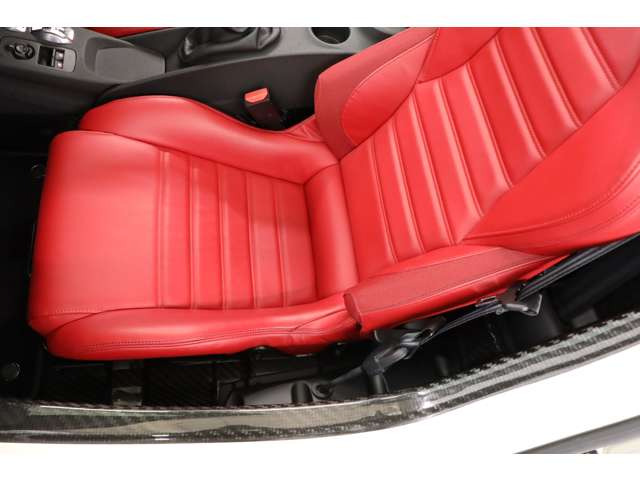 ご商談の兼ね合いにてお車がショールームにない場合がございますので、ご来店の際はご来店予約を頂けますと幸いでございます。皆様のご来店を心よりお待ちしております。