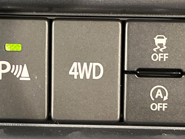 4WDのお車ですので、雪道でも安心です♪降雪地地域にお住まいの方以外にも、ウィンタースポーツが趣味の方や降雪地域へ帰省される機会がある方にもおすすめ!