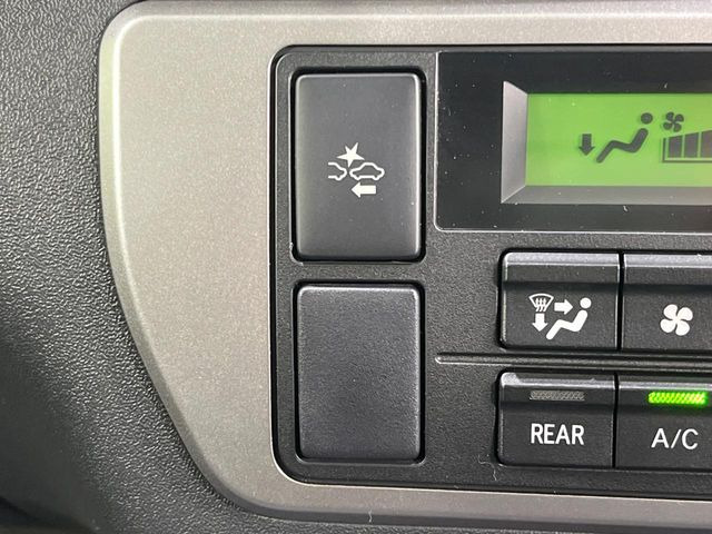 �y�g���^�Z�[�t�e�B�Z���X�z���s���ɑO���̎ԗ�����F�����A�Փ˂������Ȏ��͌x��ƃu���[�L�ŏՓˉ���Ɣ�Q�y�����A�V�X�g�B�����S�Ƀh���C�u�����y���݂��������܂��B