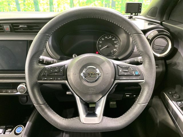 �y�����v�����X�e�A�����O�z�㎿�Ȋv���g�p���邱�ƂŁA��ɂ����������݂ƂĂ��^�]���₷���n���h���ł���