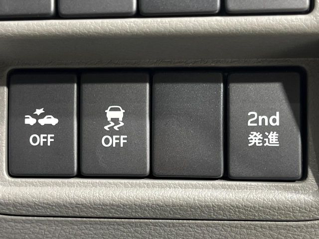 �y������h�~���u�z�ԗ��̉���������m����ƁA�����I�Ɏԗ��̐i�s������ۂ悤�Ɏԗ��𐧌䂵�܂��B�J�̓��ȂǊ���₷���H�ʏ󋵂ł����S�ȉ^�]���\�ł��B