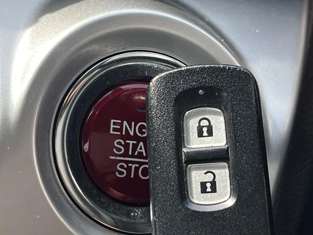 �yHonda�X�}�[�g�L�[�z�J�o����|�P�b�g�ɓ��ꂽ�܂܂ł��h�A�̎{���E�������\�ȃX�}�[�g�L�[�𑕔��B�G���W���̃I���E�I�t�����J�M�����o���K�v����������Ƃ��Ă��֗��ł���