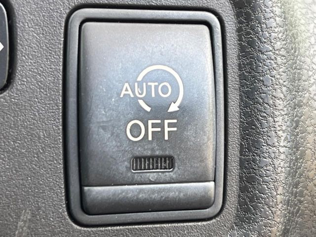 �y�A�C�h�����O�X�g�b�v�z�ԐM����a�؂Œ�Ԃ����ۂɃG���W�����~���A���ʂȔR���̏����}���܂��B�R��������ی�ɂȂ���@�\��G���W���̓u���[�L�𗣂��΍Ďn�����܂��B