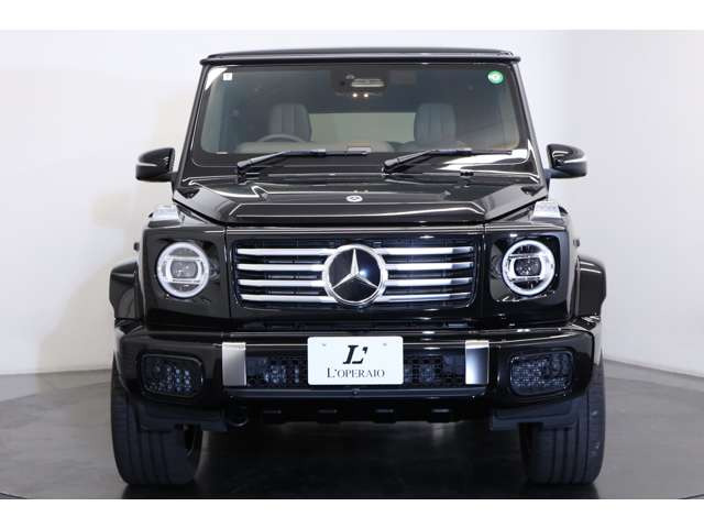 ボディカラーは人気のオブシディアンブラック。光の加減で深みのある艶を放ち、高級感を演出します。