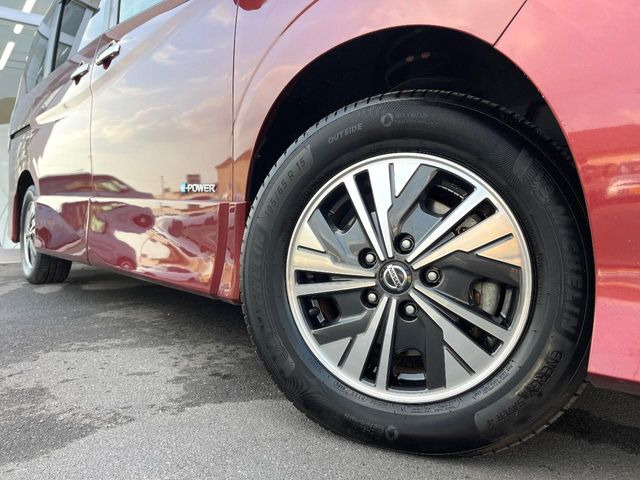 �y����15�C���`�A���~�z�C�[���z�O�ςɃ}�b�`���������A���~�z�C�[���𑕒����Ă���܂��B�e��ЊO�A���~�z�C�[����A�X�^�b�h���X�^�C�����戵�����Ă���܂��B���񂲑��k����������