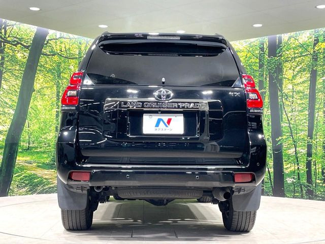 安心の最長10年・走行無制限保証(有償)をご用意。保証内容も充実はもちろん、無料点検&オイル交換や、年中無休の全国・24時間ロードサービスも付帯されておりますのでご安心下さい。