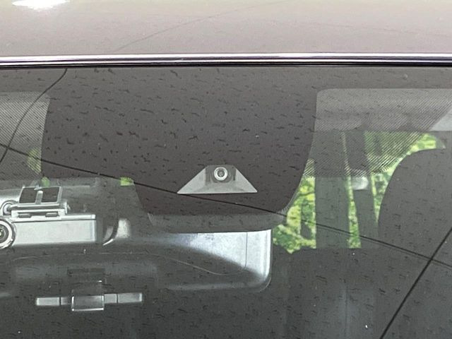 �y�C���e���W�F���g�G�}�[�W�F���V�[�u���[�L�z�t�����g�J�����őO���̎ԗ�����s�҂����m�B�Փ˂������Ȏ��͏Փ˔�Q�y���u���[�L���쓮�A�Փˉ�����T�|�[�g�B�����S�Ƀh���C�u�����y���݂��������܂��B