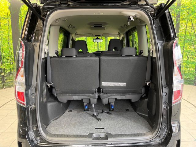 ���i�̂���������ʋ΁A���}���ɏ\���ȉ׎��X�y�[�X���m�ۂ��Ă���܂��B�Z�J���h�V�[�g��|���ƁA�傫�ȉו��̐ύڂ��\�ł���