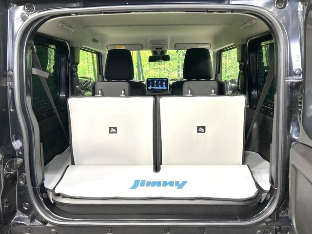 ���i�̂���������ʋ΁A���}���ɏ\���ȉ׎��X�y�[�X���m�ۂ��Ă���܂��B�Z�J���h�V�[�g��|���ƁA�傫�ȉו��̐ύڂ��\�ł���