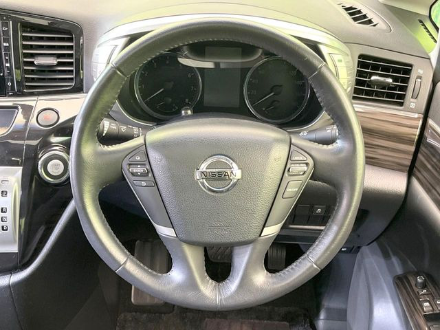 �y�����v�����X�e�A�����O�z�㎿�Ȋv���g�p���邱�ƂŁA��ɂ����������݂ƂĂ��^�]���₷���n���h���ł���