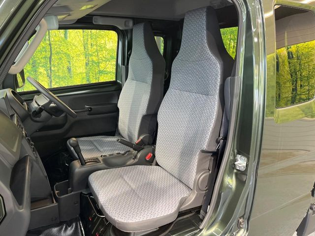 もちろん車内はキレイです♪よりクリーンな状態をキープしたいお客様には『ナノゾーンコート』がおすすめ!新型コロナウイルス対策や、除菌・消臭に効果を発揮し多くの方にご好評いただいております。