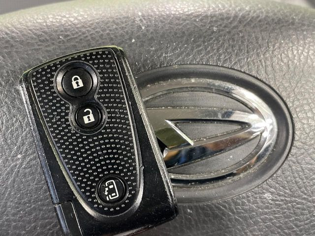 �y�L�[�t���[�V�X�e���z�J�o����|�P�b�g�ɓ��ꂽ�܂܂ł��h�A�̎{���E�������\�ȃX�}�[�g�L�[�𑕔��B�G���W���̃I���E�I�t�����J�M�����o���K�v����������Ƃ��Ă��֗��ł���