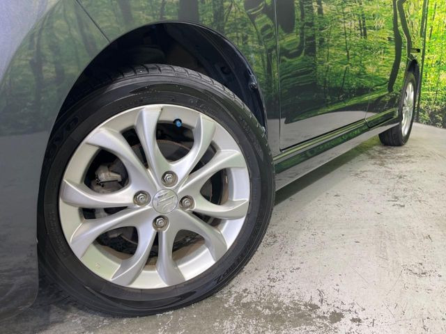 �y����15�C���`�A���~�z�C�[���z�O�ςɃ}�b�`���������A���~�z�C�[���𑕒����Ă���܂��B�e��ЊO�A���~�z�C�[����A�X�^�b�h���X�^�C�����戵�����Ă���܂��B���񂲑��k����������