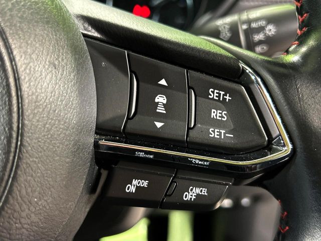 【マツダ・レーダークルーズコントロール】高速道路での長距離走行が楽に!自動で速度を保つクルーズコントロールが、衝突軽減システムと連携し、前方の車両を感知して車間を保つように速度調節してくれます!!