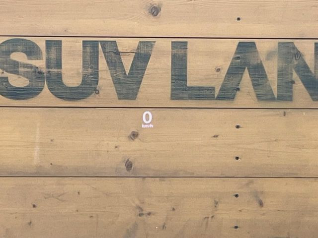 �y�w�b�h�A�b�v�f�B�X�v���C�z���݂̑��x�⑖�s�����f�W�^���\���ŉ^�]�ȑO���̃K���X�ɓ��e!�^�]���A�ڐ������炳���K�v�ȏ����m�F�ł���̂łƂ��Ă��֗��ň��S!