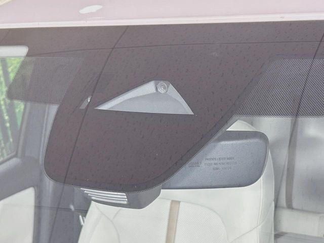 �y�X�}�[�g�u���[�L�T�|�[�g�z���s���ɑO���̎ԗ�����F�����A�Փ˂������Ȏ��͌x��ƃu���[�L�ŏՓˉ���Ɣ�Q�y�����A�V�X�g�B�����S�Ƀh���C�u�����y���݂��������܂��B