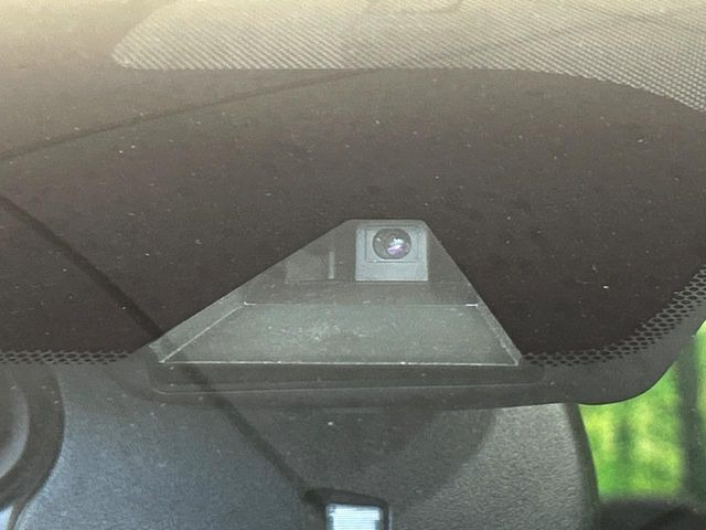 �y�G�}�[�W�F���V�[�u���[�L�z���s���ɑO���̎ԗ�����F�����A�Փ˂������Ȏ��͌x��ƃu���[�L�ŏՓˉ���Ɣ�Q�y�����A�V�X�g�B�����S�Ƀh���C�u�����y���݂��������܂��B