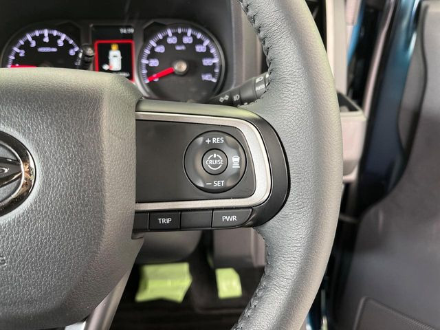 【アダプティブクルーズコントロール】高速道路での長距離走行が楽に!!自動で速度を保つクルーズコントロールが、衝突軽減システムと連携し、前方の車両を感知して車間を保つように速度調節してくれます!!