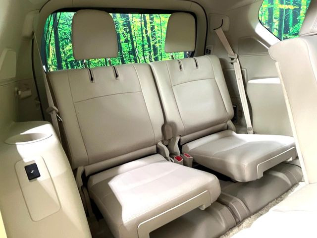 3列目シートはもちろん状態良好☆大人でもゆったりと座って頂けますので、大人数でのお出かけもラクラクです♪ご家族で、気の知れた仲間で、ドライブに行くのが楽しみですね♪