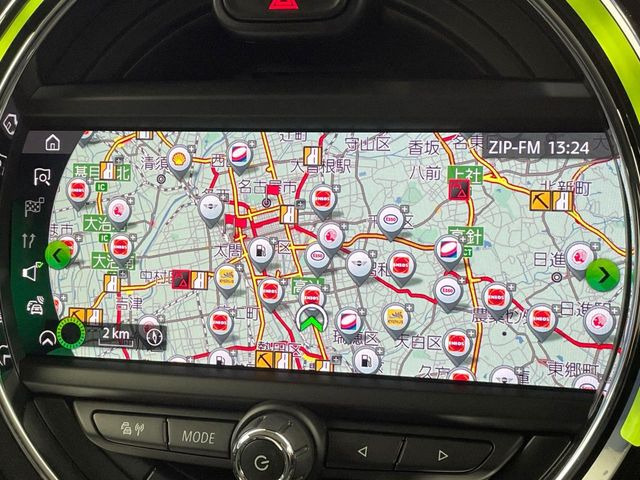 ��8�C���`�����i�r:��̊��̂�����ʃi�r�́A����������ԓ������o���Ă���܂��B�I�[�f�B�I�@�\�̏[�������łȂ��A���F���ɂ��D�ꂽ�i�r��ʂ͌��₷���X�g���X�̂Ȃ��h���C�u���T�|�[�g���Ă���܂���