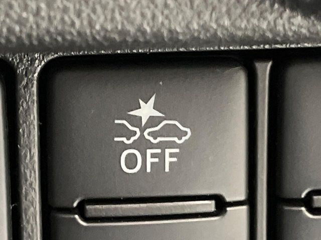 �y�X�}�[�g�A�V�X�g�z���s���ɑO���̎ԗ�����F�����A�Փ˂������Ȏ��͌x��ƃu���[�L�ŏՓˉ���Ɣ�Q�y�����A�V�X�g�B�����S�Ƀh���C�u�����y���݂��������܂��B