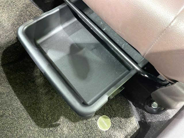 �y�V�[�g�A���_�[�{�b�N�X�z�V�[�g�̉��ɑ�e�ʂ̎��[�X�y�[�X��������Ă���A�C���ԃO�b�Y�ȂǁA�O���猩��ꂽ���Ȃ����̂�����������[�ł��ĕ֗�!