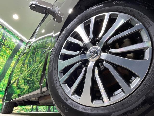 �y����16�C���`�A���~�z�C�[���z�O�ςɃ}�b�`���������A���~�z�C�[���𑕒����Ă���܂��B�e��ЊO�A���~�z�C�[����A�X�^�b�h���X�^�C�����戵�����Ă���܂��B���񂲑��k����������