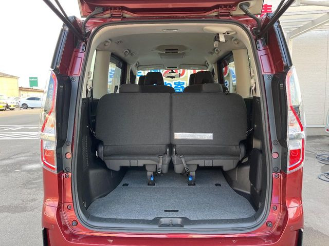 ���i�̂���������ʋ΁A���}���ɏ\���ȉ׎��X�y�[�X���m�ۂ��Ă���܂��B�Z�J���h�V�[�g��|���ƁA�傫�ȉו��̐ύڂ��\�ł���