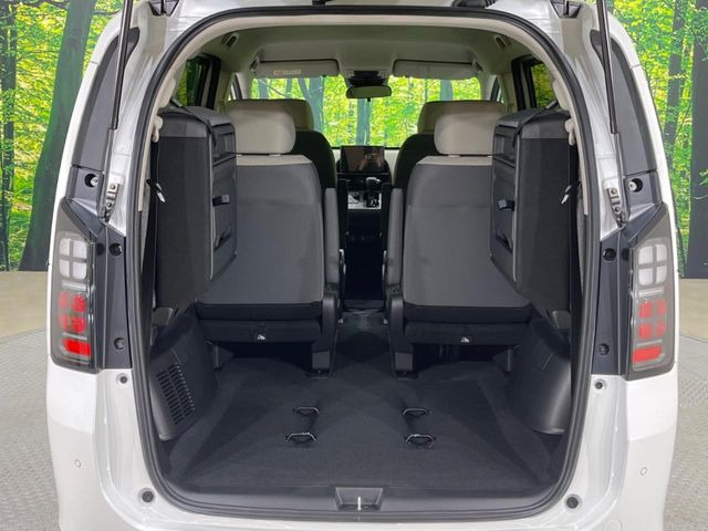 ���i�̂���������ʋ΁A���}���ɏ\���ȉ׎��X�y�[�X���m�ۂ��Ă���܂��B�Z�J���h�V�[�g��|���ƁA�傫�ȉו��̐ύڂ��\�ł���