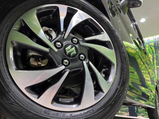 �y����15�C���`�A���~�z�C�[���z�O�ςɃ}�b�`���������A���~�z�C�[���𑕒����Ă���܂��B�e��ЊO�A���~�z�C�[����A�X�^�b�h���X�^�C�����戵�����Ă���܂��B���񂲑��k����������