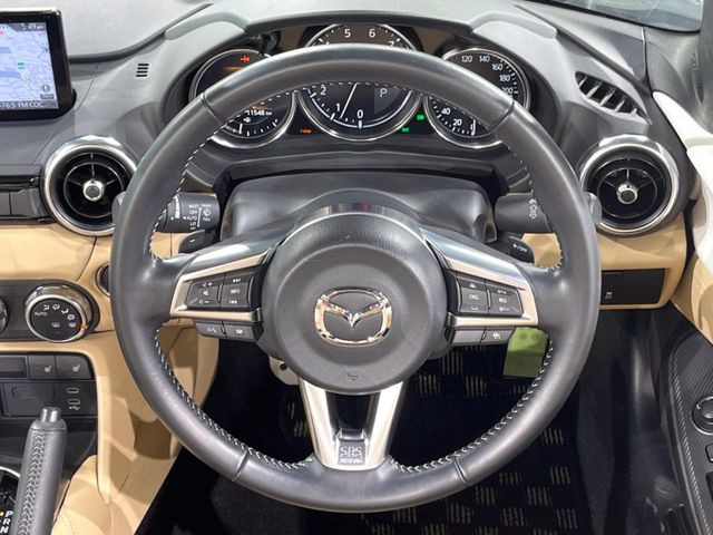 �y�����v�����X�e�A�����O�z�㎿�Ȋv���g�p���邱�ƂŁA��ɂ����������݂ƂĂ��^�]���₷���n���h���ł���