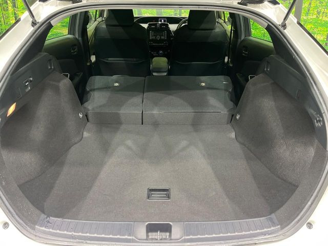 ���i�̂���������ʋ΁A���}���ɏ\���ȉ׎��X�y�[�X���m�ۂ��Ă���܂��B�Z�J���h�V�[�g��|���ƁA�傫�ȉו��̐ύڂ��\�ł���