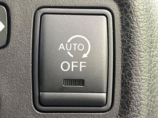 �y�A�C�h�����O�X�g�b�v�z�ԐM����a�؂Œ�Ԃ����ۂɃG���W�����~���A���ʂȔR���̏����}���܂��B�R��������ی�ɂȂ���@�\��G���W���̓u���[�L�𗣂��΍Ďn�����܂��B