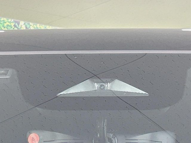 �y�z���_�Z���V���O�z���s���ɑO���̎ԗ�����F�����A�Փ˂������Ȏ��͌x��ƃu���[�L�ŏՓˉ���Ɣ�Q�y�����A�V�X�g�B�����S�Ƀh���C�u�����y���݂��������܂��B