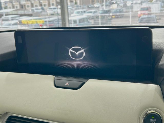 �yBOSE�T�E���h�V�X�e���t������12.3�^�i�r�z�[���̃i�r�@�\�͂������A���x�ȃ`���[�j���O�\�͂����ڂ���Ă���A�������ȉ��y�����y���݂��������܂���