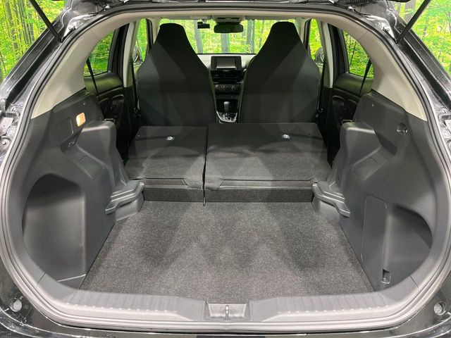 ���i�̂���������ʋ΁A���}���ɏ\���ȉ׎��X�y�[�X���m�ۂ��Ă���܂��B�Z�J���h�V�[�g��|���ƁA�傫�ȉו��̐ύڂ��\�ł���