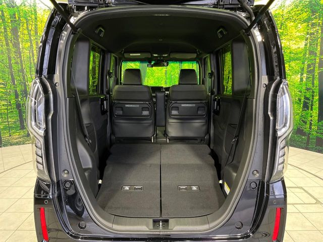 ���i�̂���������ʋ΁A���}���ɏ\���ȉ׎��X�y�[�X���m�ۂ��Ă���܂��B�Z�J���h�V�[�g��|���ƁA�傫�ȉו��̐ύڂ��\�ł���