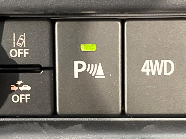 【リアコーナーセンサー】バンパーに付いたセンサーが障害物を検知!一定の距離に近づくとアラートで教えてくれます♪狭い駐車スペースや車庫入れ時も安心ですね☆