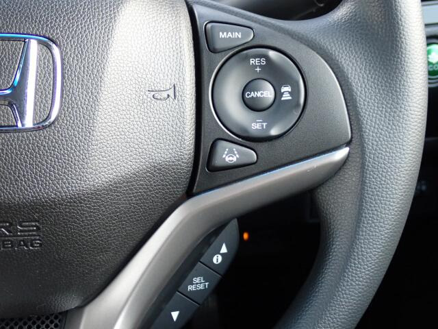 �y�N���[�Y�R���g���[���z�������H�ł̒��������s���y�Ɂ�A�N�Z���y�_���𓥂܂��Ɏԑ������ɕۂ��Ƃ��\�ł��B�O���̎ԗ������m���ĎԊԂ�ۂ悤�ɑ��x���߂��Ă���܂�!!