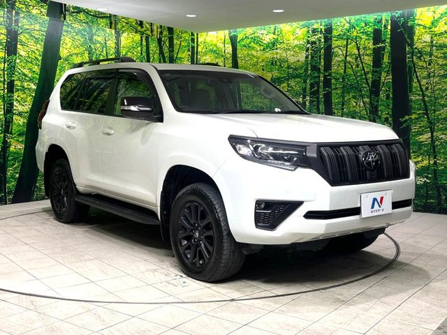 高透明度のガラス皮膜で撥水はもちろん、上質なツヤ・光沢を実現。紫外線や酸性雨から大切な愛車を保護し、色あせ・劣化を防止。「弾スプラッシュコート」、「弾プリミッサコート」からお選びいただけます。