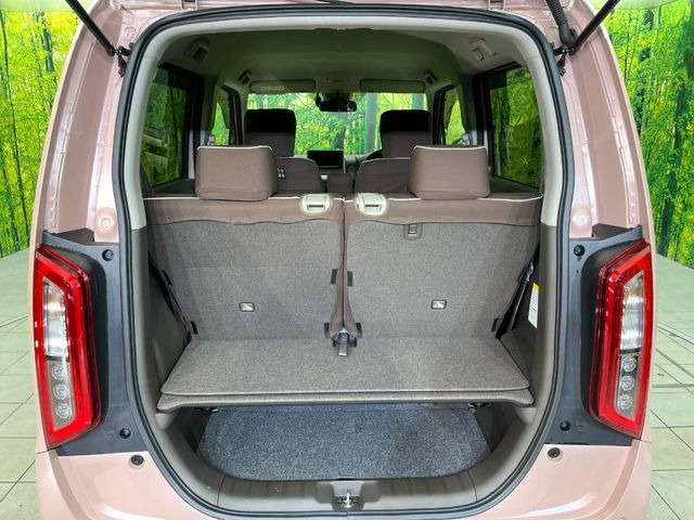 ���i�̂���������ʋ΁A���}���ɏ\���ȉ׎��X�y�[�X���m�ۂ��Ă���܂��B�Z�J���h�V�[�g��|���ƁA�傫�ȉו��̐ύڂ��\�ł���