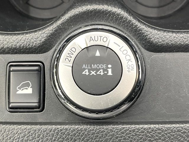 �y�I�[�����[�h4&times;4�z2WD/4WD���[�h����y�ɐ؂�ւ��\�B�R��d����2WD�A�X�^�b�N���ɖ𗧂�LOCK�AAUTO���[�h�ł�4WD�̔z���������Œ������A�H�ʏ󋵂��킸���肵��������T�|�[�g�B