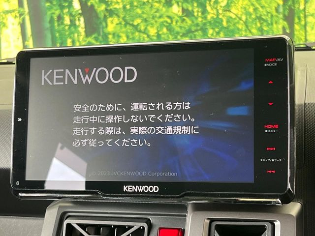 【大画面ナビ】人気の大型9インチナビを装備。存在感のある大画面はインパクト大!ナビ利用時のマップ表示は見やすく、テレビやDVDは臨場感がアップ!いつものドライブがグッと楽しくなります