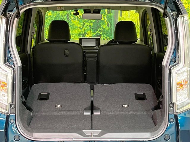 ���i�̂���������ʋ΁A���}���ɏ\���ȉ׎��X�y�[�X���m�ۂ��Ă���܂��B�Z�J���h�V�[�g��|���ƁA�傫�ȉו��̐ύڂ��\�ł���